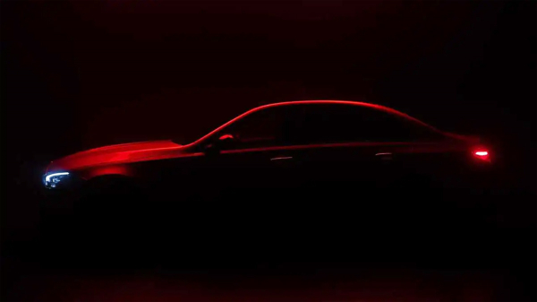 Дайджест дня: шпионский Mercedes A-класса, Renault для хиппи и другие события индустрии Дайджест дня: шпионский Mercedes A-класса, Renault для хиппи и другие события индустрии