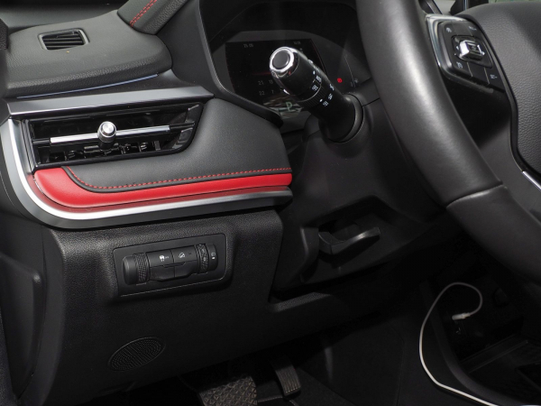 Chery Tiggo 4 Pro: легкий макияж, минус один мотор и вариатор вместо робота Chery Tiggo 4 Pro: легкий макияж, минус один мотор и вариатор вместо робота