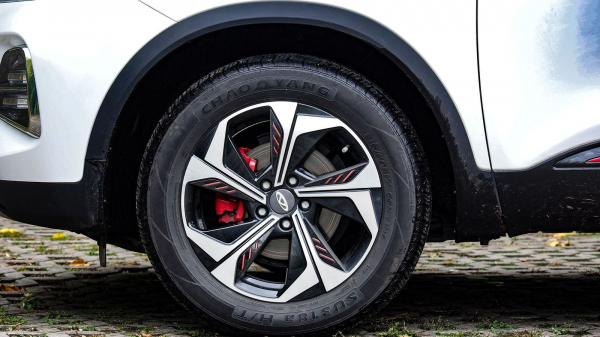 Chery Tiggo 4 Pro: легкий макияж, минус один мотор и вариатор вместо робота Chery Tiggo 4 Pro: легкий макияж, минус один мотор и вариатор вместо робота