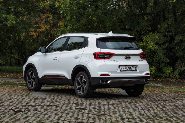 Chery Tiggo 4 Pro: легкий макияж, минус один мотор и вариатор вместо робота Chery Tiggo 4 Pro: легкий макияж, минус один мотор и вариатор вместо робота