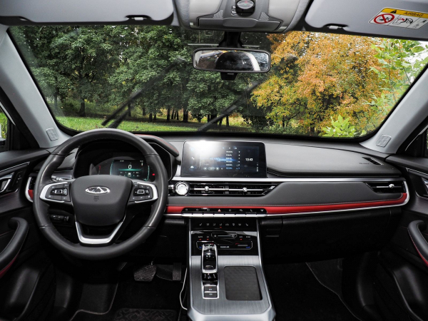 Chery Tiggo 4 Pro: легкий макияж, минус один мотор и вариатор вместо робота Chery Tiggo 4 Pro: легкий макияж, минус один мотор и вариатор вместо робота