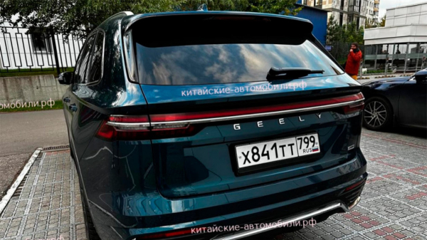 В Москве засняли новый китайский кроссовер Geely Monjaro
В Москве засняли новый китайский кроссовер Geely Monjaro