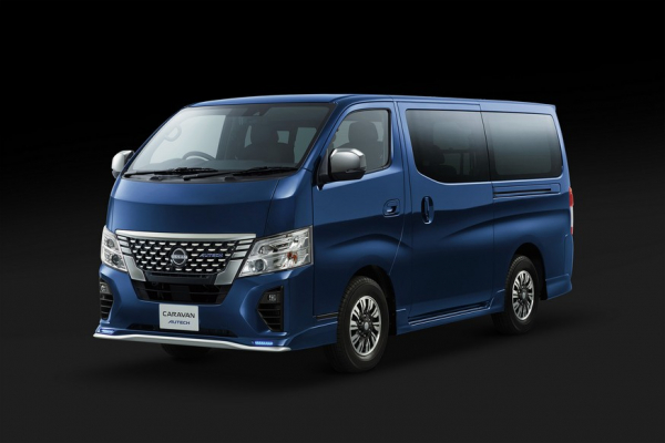Микроавтобус Nissan Caravan получил новую топ-версию с уклоном &laquo;под спорт&raquo;