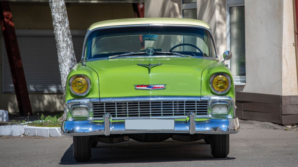 Шесть цилиндров, два цвета и ноль масляных фильтров: опыт владения Chevrolet Bel Air 1956 года Шесть цилиндров, два цвета и ноль масляных фильтров: опыт владения Chevrolet Bel Air 1956 года