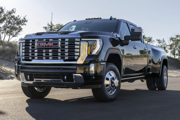Тяжелые пикапы GMC Sierra HD: рестайлинг и роскошь Тяжелые пикапы GMC Sierra HD: рестайлинг и роскошь