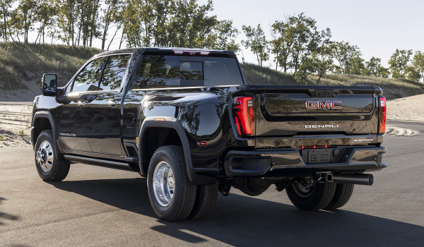 Тяжелые пикапы GMC Sierra HD: рестайлинг и роскошь Тяжелые пикапы GMC Sierra HD: рестайлинг и роскошь