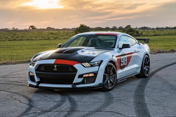 Hennessey довела Ford Mustang Shelby GT500 до уровня суперкара: 1221 л.с. под капотом! Hennessey довела Ford Mustang Shelby GT500 до уровня суперкара: 1221 л.с. под капотом!