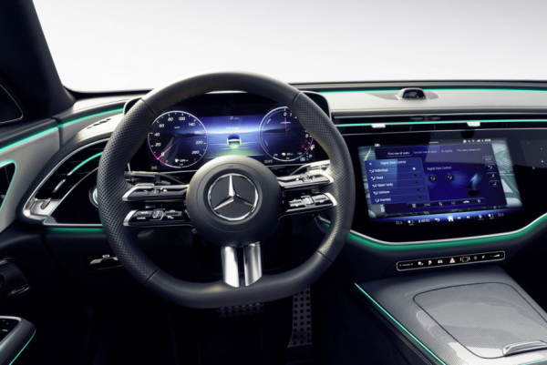 Новый Mercedes E-класса готов к дебюту: показан интерьер