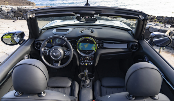 Mini Cooper SE стал первым товарным электрокабриолетом Mini Cooper SE стал первым товарным электрокабриолетом