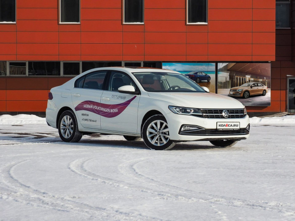 Автомат, атмосферник и низкая крыша: тест-драйв Volkswagen Bora Автомат, атмосферник и низкая крыша: тест-драйв Volkswagen Bora