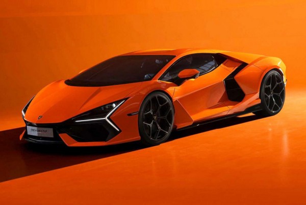 Представлен наследник Авентадора: Lamborghini Revuelto