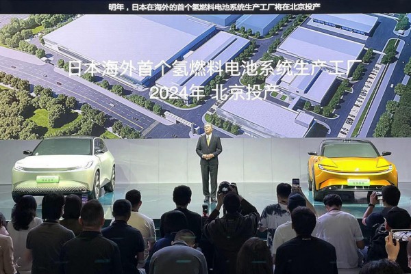 Honda, Toyota и Nissan показали варианты кроссоверов будущего Honda, Toyota и Nissan показали варианты кроссоверов будущего