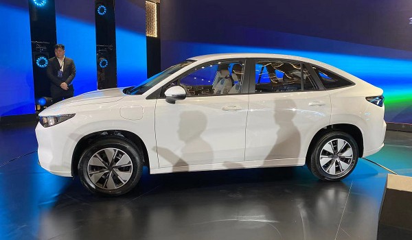 Холдинг Geely показал лифтбек Maple Caocao 60 Холдинг Geely показал лифтбек Maple Caocao 60