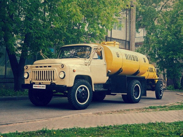 Деньги на бочку: тест-драйв ГАЗ-52 с прицепом-цистерной АЦПТ-0,9 Деньги на бочку: тест-драйв ГАЗ-52 с прицепом-цистерной АЦПТ-0,9