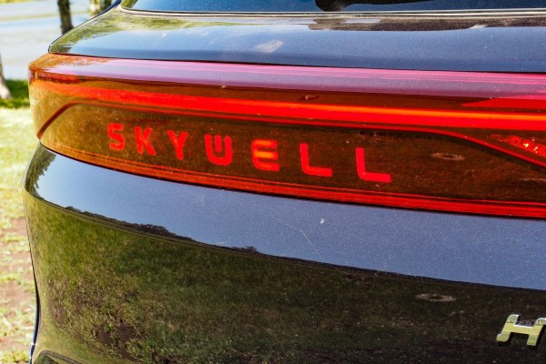 На диване перед телевизором: тест гибридного кроссовера Skywell HT-i На диване перед телевизором: тест гибридного кроссовера Skywell HT-i