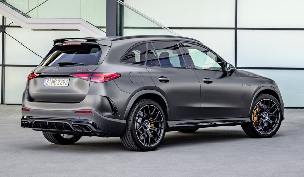 &laquo;Горячий&raquo; Mercedes-AMG GLC представлен в двух версиях