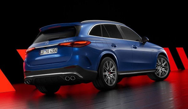 &laquo;Горячий&raquo; Mercedes-AMG GLC представлен в двух версиях