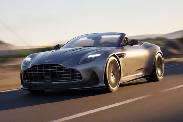 Новый кабриолет Aston Martin DB12 Volante приблизился к купе