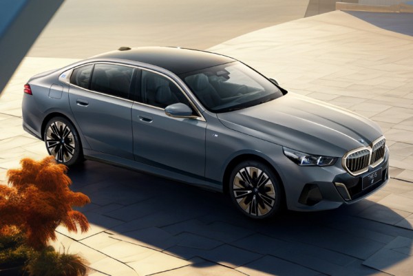 У новой «пятерки» BMW появилась удлиненная версия У новой «пятерки» BMW появилась удлиненная версия