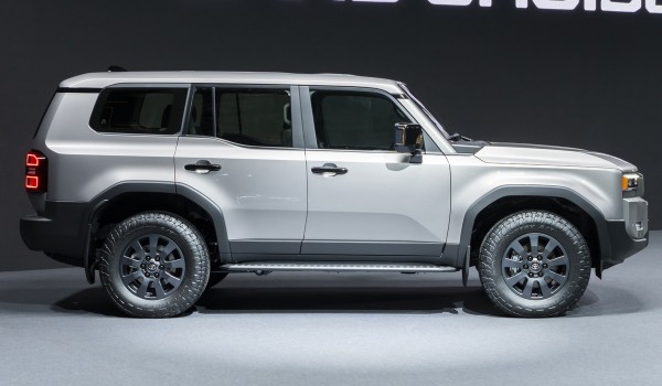 Представлена новая Toyota Land Cruiser Prado Представлена новая Toyota Land Cruiser Prado