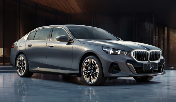 У новой «пятерки» BMW появилась удлиненная версия У новой «пятерки» BMW появилась удлиненная версия