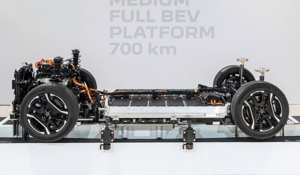 Премьера нового Peugeot 3008 — теперь с буквой E Премьера нового Peugeot 3008 — теперь с буквой E