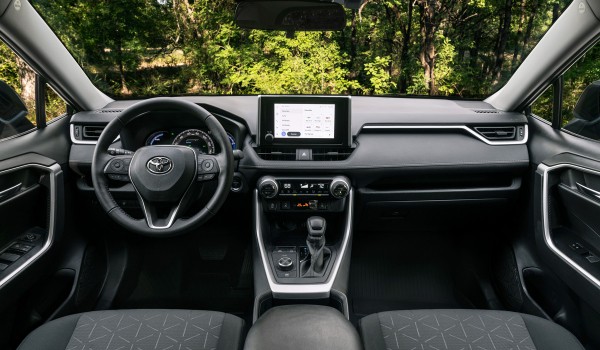 Кроссовер Toyota RAV4 доработан к новому модельному году Кроссовер Toyota RAV4 доработан к новому модельному году