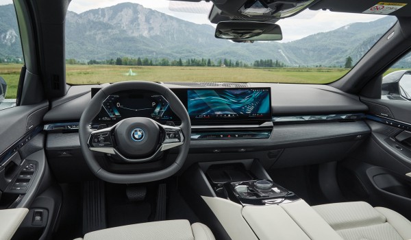 Новая &laquo;пятерка&raquo; BMW обрела две гибридные версии