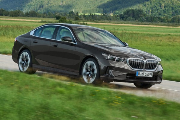 Новая &laquo;пятерка&raquo; BMW обрела две гибридные версии