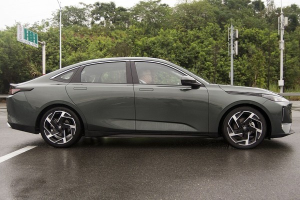 Мне б в Китай: экспресс-тест Changan Lamore Мне б в Китай: экспресс-тест Changan Lamore