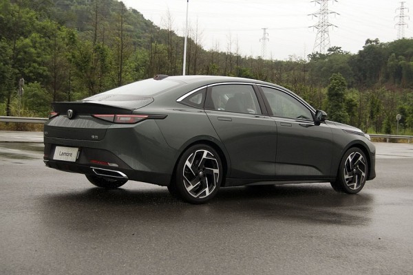 Мне б в Китай: экспресс-тест Changan Lamore Мне б в Китай: экспресс-тест Changan Lamore