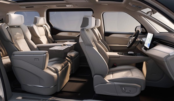 Представлен роскошный минивэн Volvo EM90