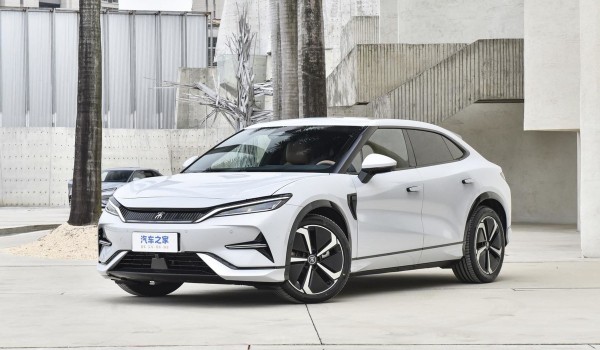 Серийный BYD Song L: показаны все версии Серийный BYD Song L: показаны все версии