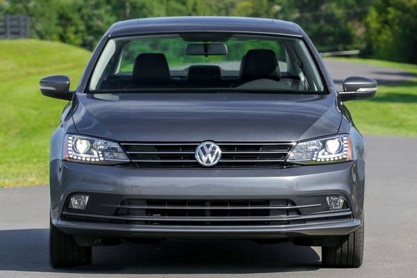 Что лучше - Toyota Corolla или Volkswagen Jetta? Японец против немца