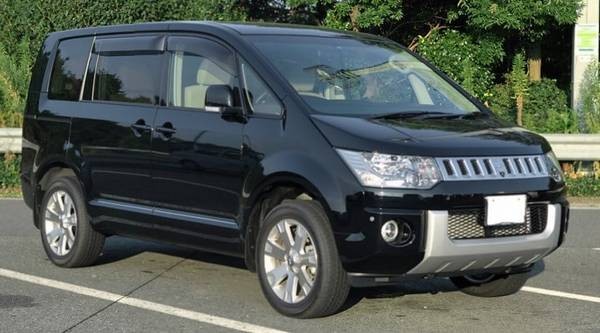 Пять поколений японского минивэна Mitsubishi Delica