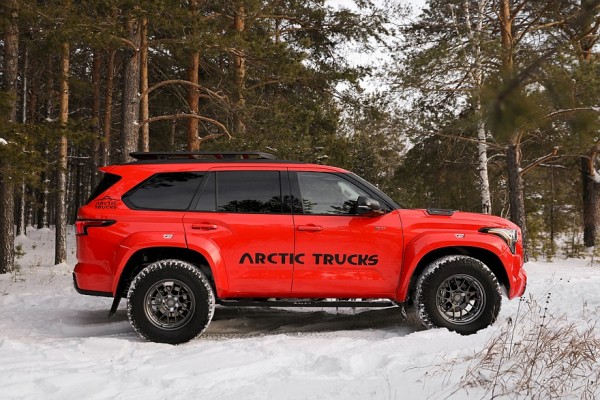 Внедорожник Toyota Sequoia представлен в России в суровой версии от Arctic Trucks Внедорожник Toyota Sequoia представлен в России в суровой версии от Arctic Trucks