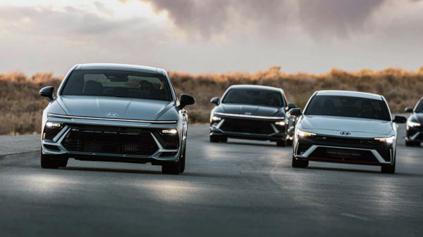 Дайджест дня: кроссовер Rivian, седаны Hyundai и другие события индустрии