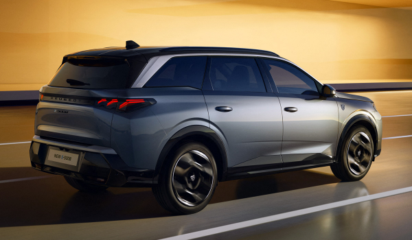 Семиместный Peugeot 5008 перешел в третье поколение