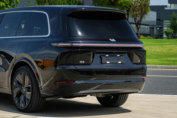 BMW X7 или Lixiang L9: что и как выгоднее купить и обслуживать BMW X7 или Lixiang L9: что и как выгоднее купить и обслуживать