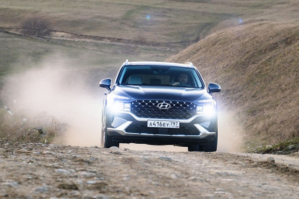 Geely Monjaro или Hyundai Santa Fe: что и как выгоднее купить и обслуживать Geely Monjaro или Hyundai Santa Fe: что и как выгоднее купить и обслуживать