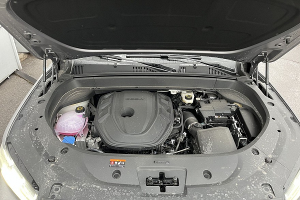 Geely Monjaro или Hyundai Santa Fe: что и как выгоднее купить и обслуживать Geely Monjaro или Hyundai Santa Fe: что и как выгоднее купить и обслуживать