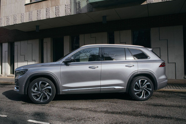 Geely Monjaro или Hyundai Santa Fe: что и как выгоднее купить и обслуживать Geely Monjaro или Hyundai Santa Fe: что и как выгоднее купить и обслуживать