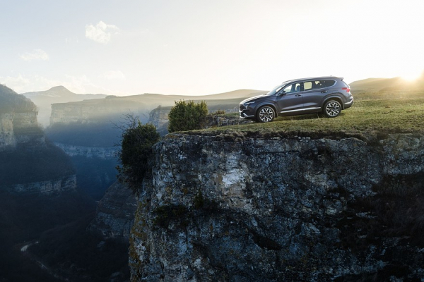 Geely Monjaro или Hyundai Santa Fe: что и как выгоднее купить и обслуживать Geely Monjaro или Hyundai Santa Fe: что и как выгоднее купить и обслуживать
