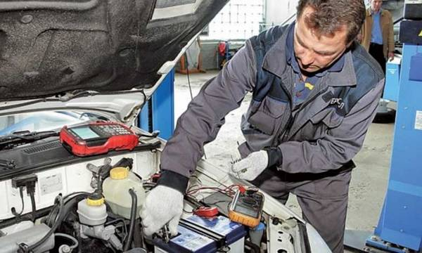 Как правильно снять аккумулятор с автомобиля: пошаговая инструкция