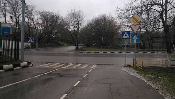 Нерегулируемый перекресток пересекаем без аварий Нерегулируемый перекресток пересекаем без аварий
