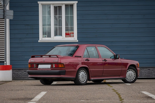Спорт, британский мотор и активная подвеска: опыт владения Mercedes-Benz 190E 2.5-16 Cosworth Спорт, британский мотор и активная подвеска: опыт владения Mercedes-Benz 190E 2.5-16 Cosworth