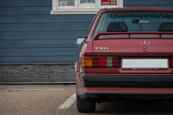 Спорт, британский мотор и активная подвеска: опыт владения Mercedes-Benz 190E 2.5-16 Cosworth Спорт, британский мотор и активная подвеска: опыт владения Mercedes-Benz 190E 2.5-16 Cosworth