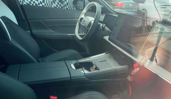 Компания Dongfeng готовит электрический кроссовер e&pi; 008