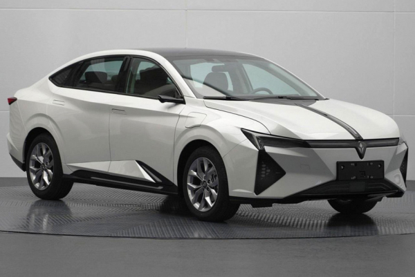 Honda и Dongfeng подготовили седан Lingxie L с шестью экранами