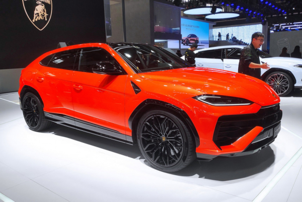 Суперкроссовер Lamborghini Urus стал подзаряжаемым гибридом Суперкроссовер Lamborghini Urus стал подзаряжаемым гибридом